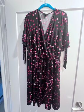 Lane Bryant Black & Red Floral Stretch Dress Tie Sleeve Detail